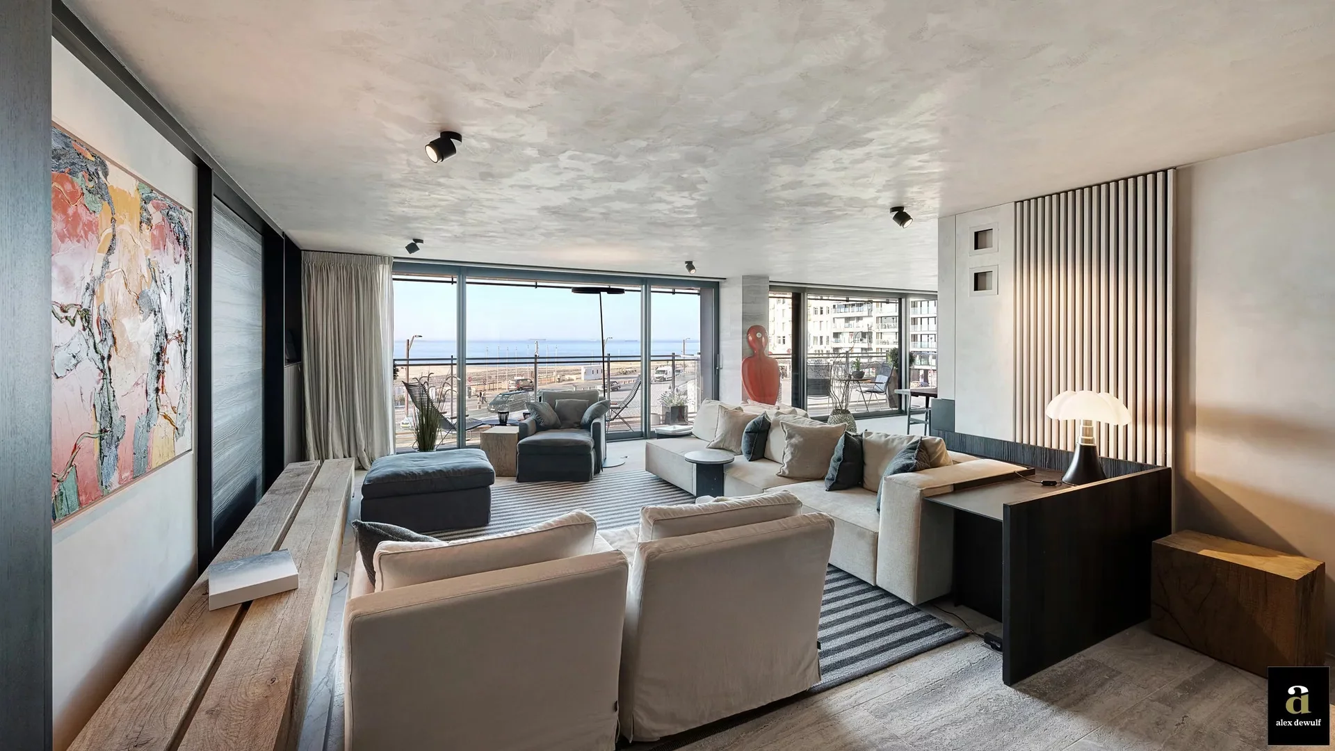 Exclusief appartement (243 m²) met 12,5 m gevelbreedte en zeezicht.