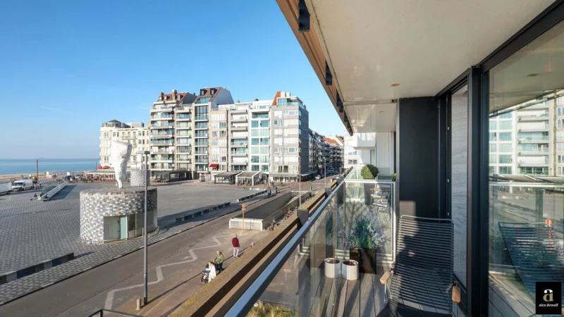 Exclusief appartement (243 m²) met 12,5 m gevelbreedte en zeezicht.