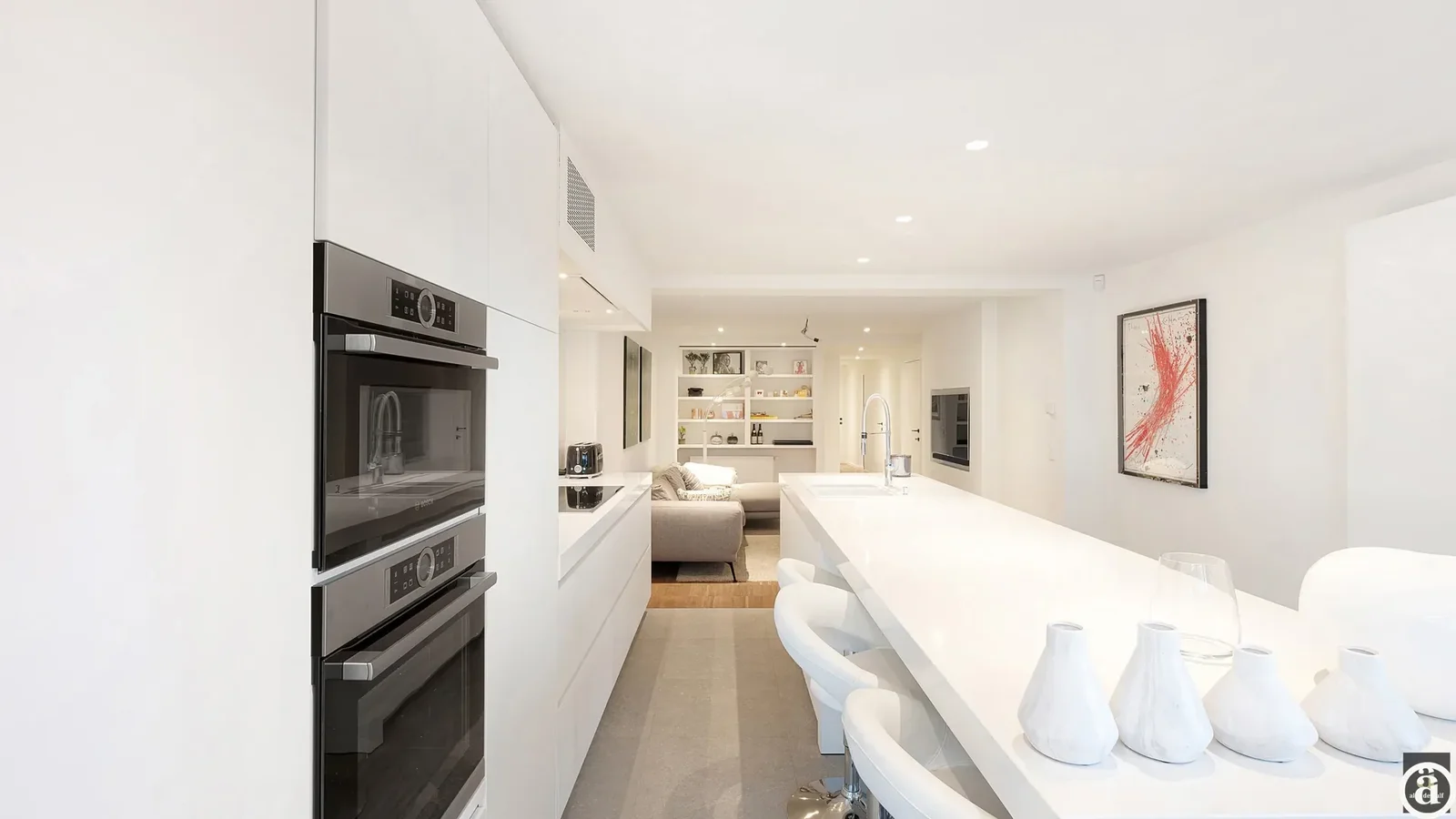 Stylish ground-floor apartment with private entrance