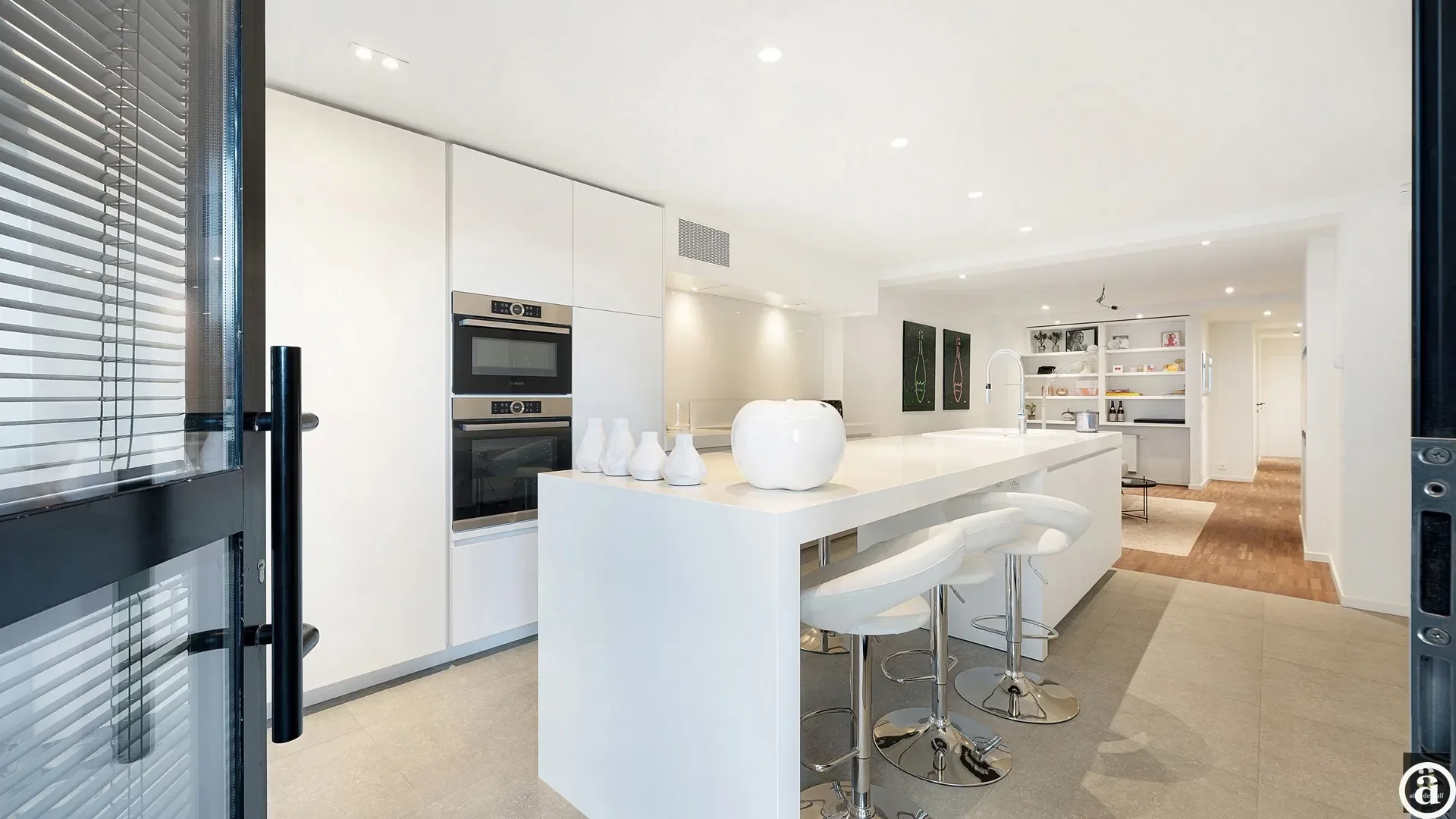 Stylish ground-floor apartment with private entrance
