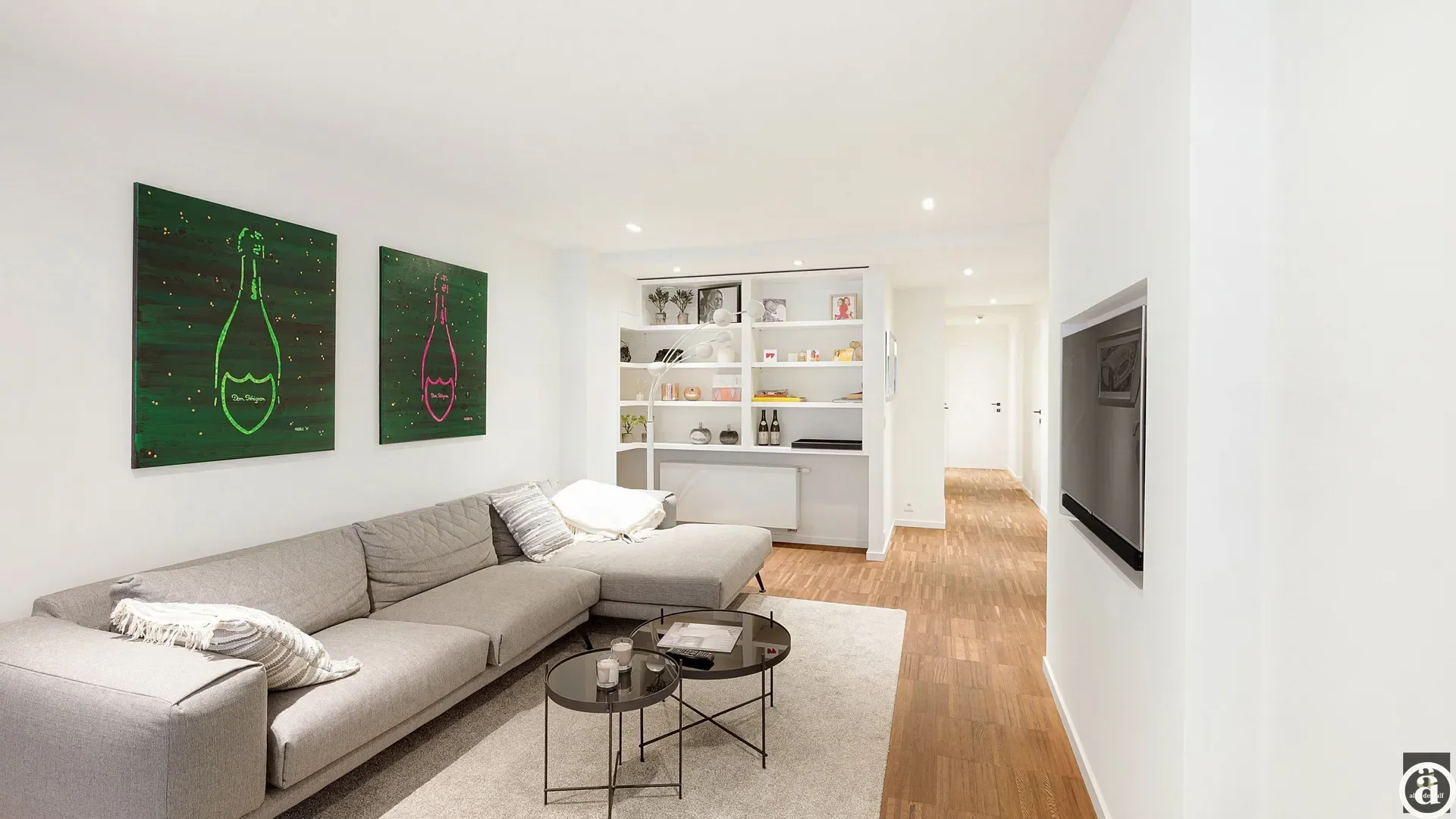Stylish ground-floor apartment with private entrance