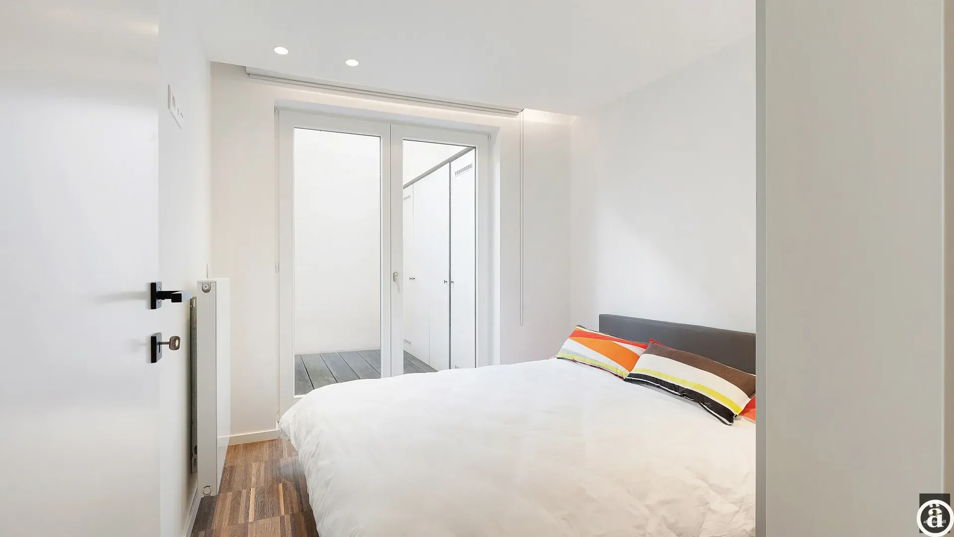 Stylish ground-floor apartment with private entrance