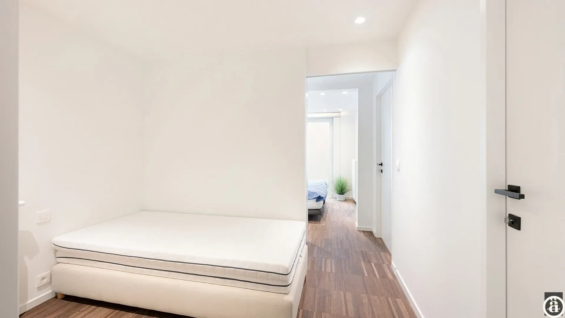 Stylish ground-floor apartment with private entrance