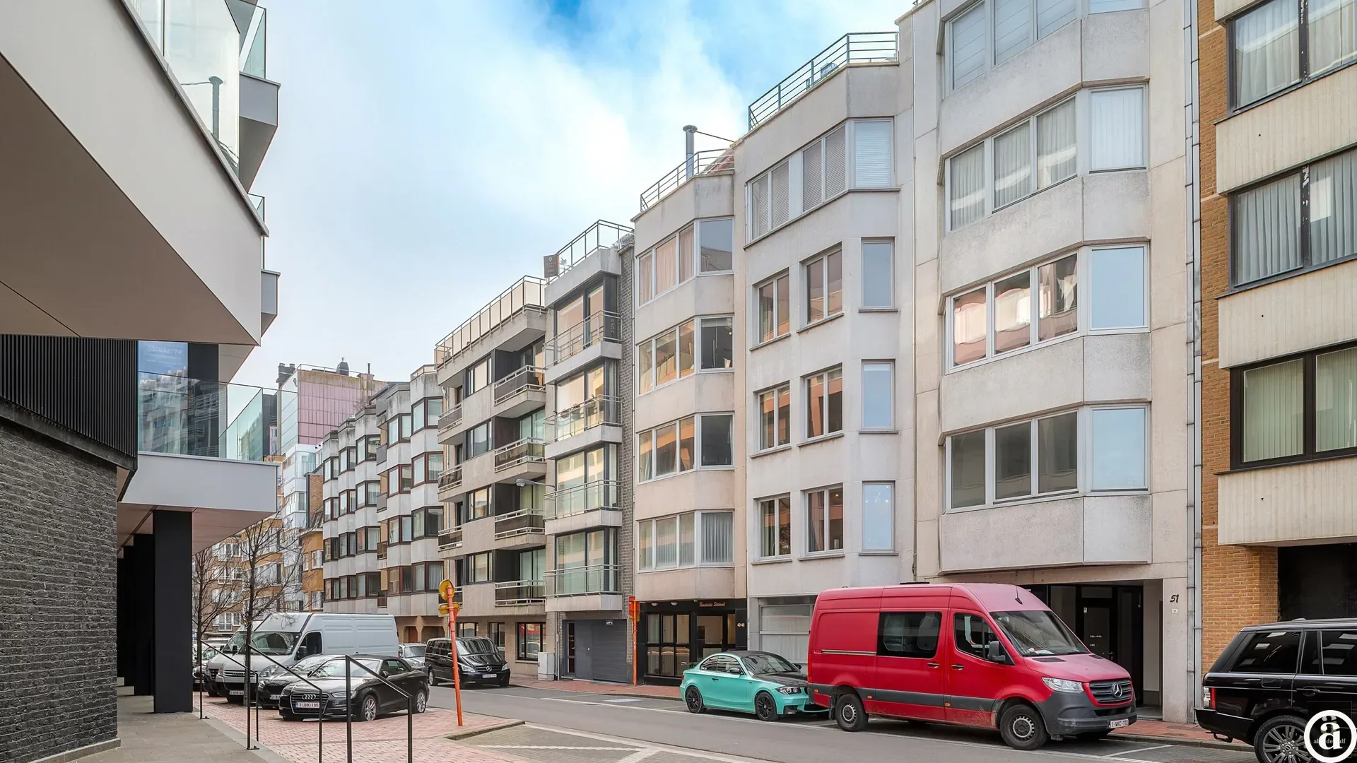 Stylish ground-floor apartment with private entrance