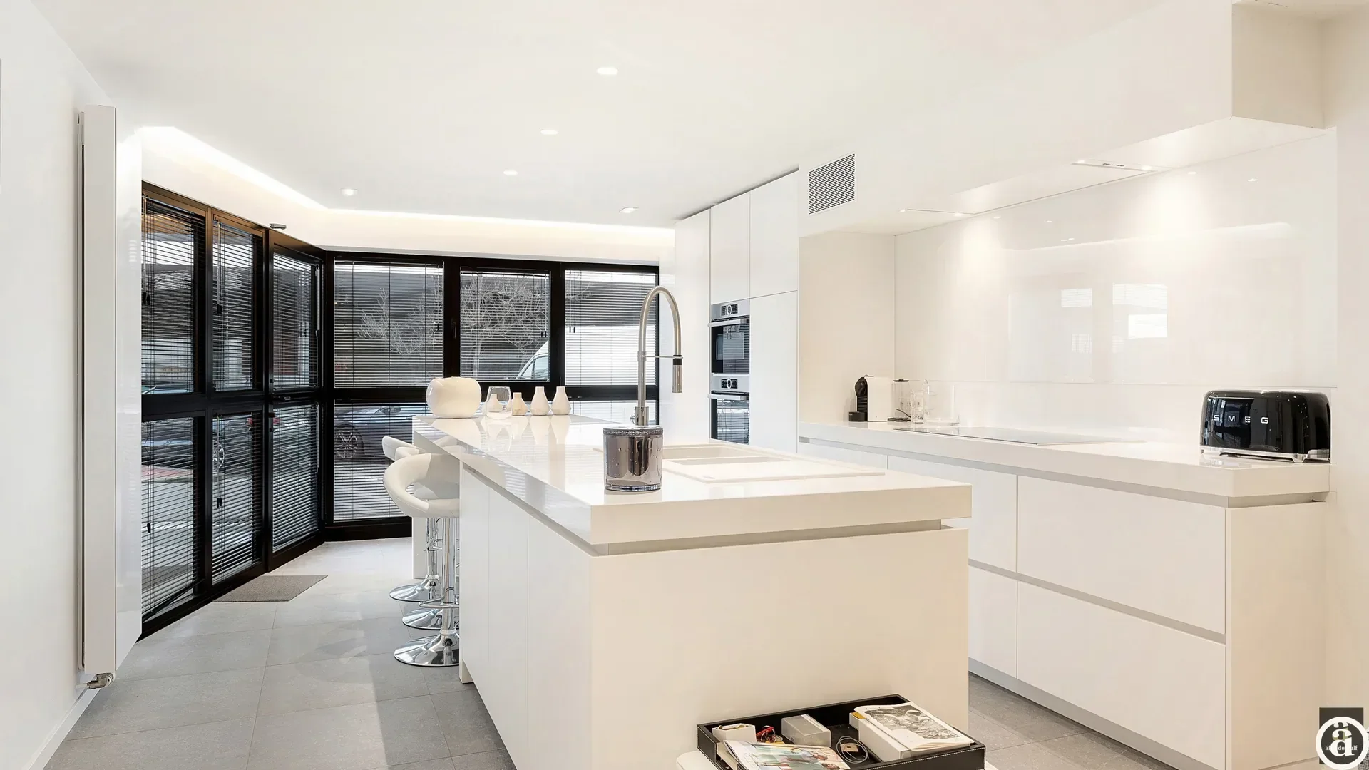 Stylish ground-floor apartment with private entrance