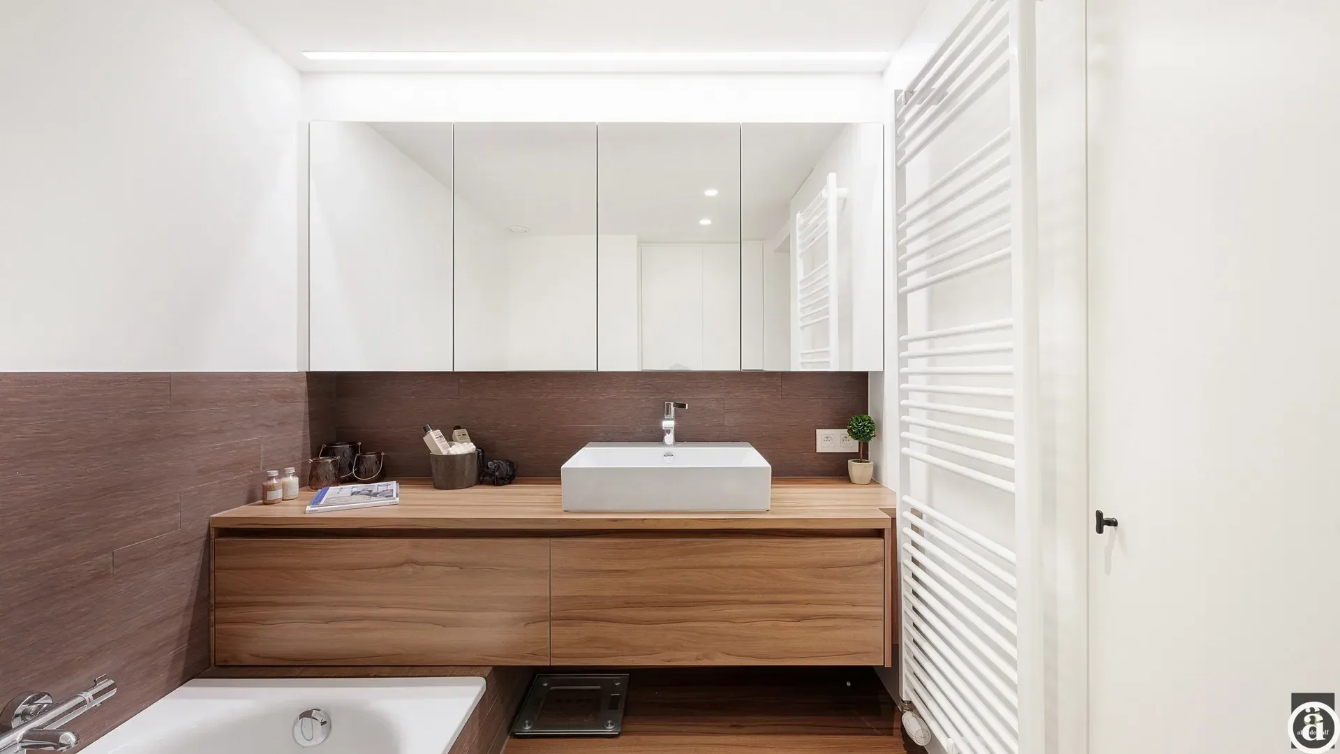 Stylish ground-floor apartment with private entrance