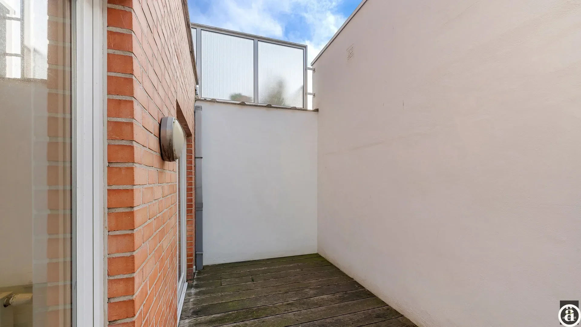 Stylish ground-floor apartment with private entrance