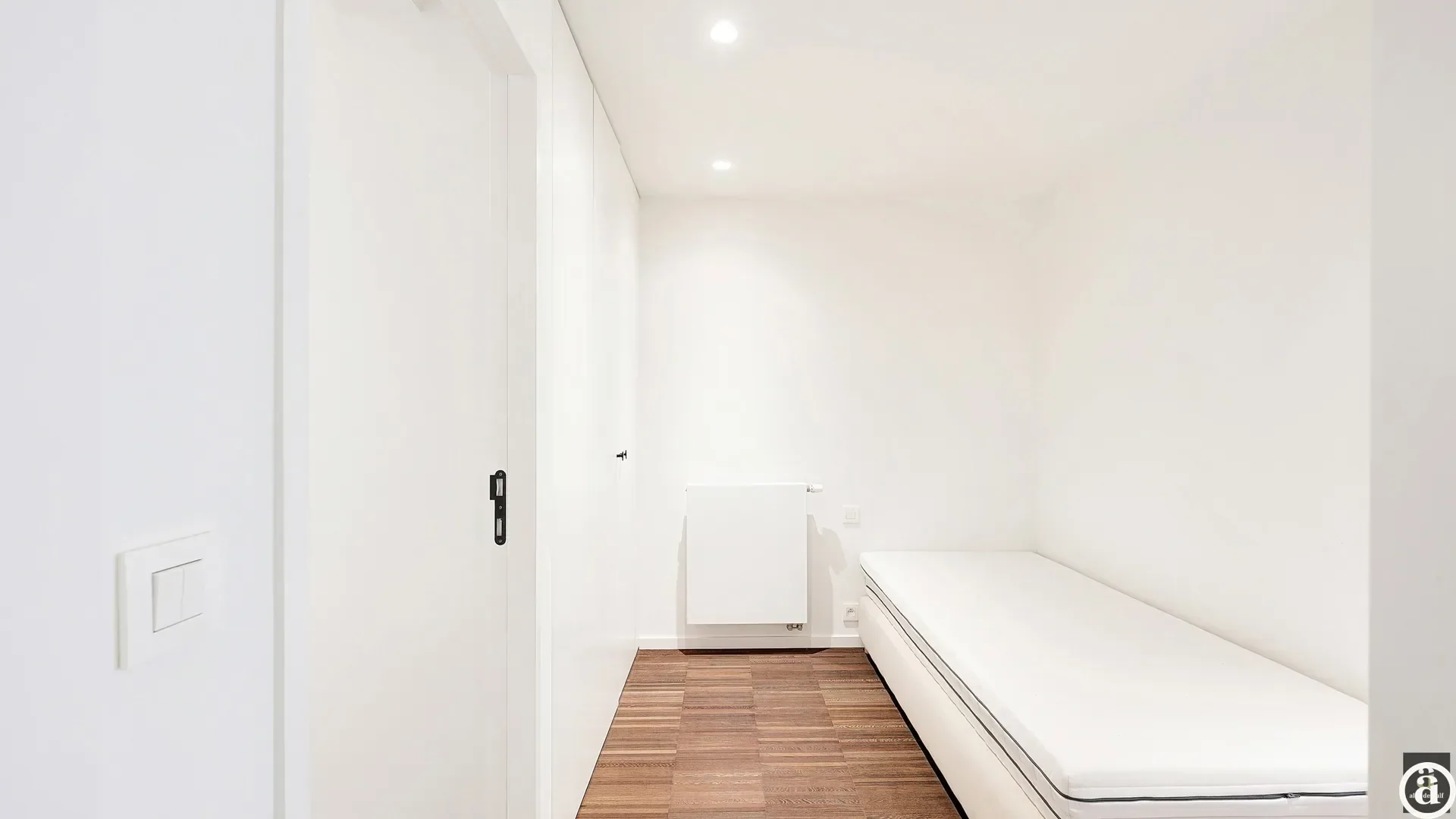 Stylish ground-floor apartment with private entrance