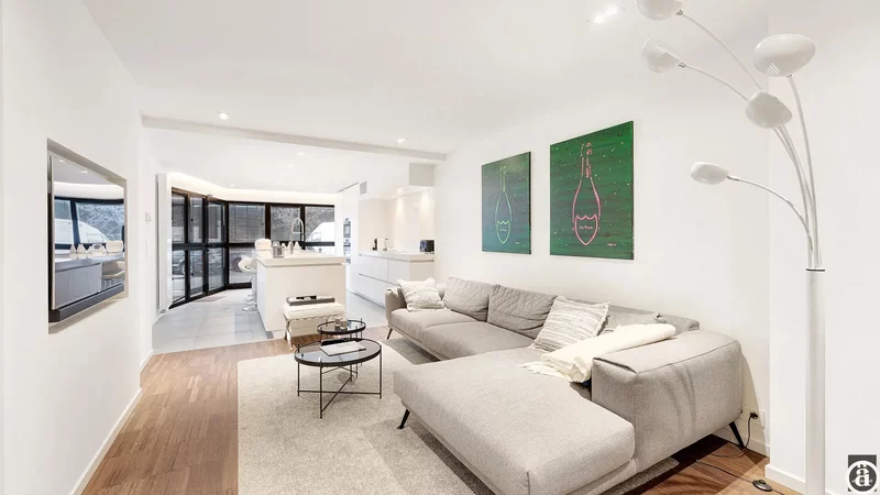 Stylish ground-floor apartment with private entrance