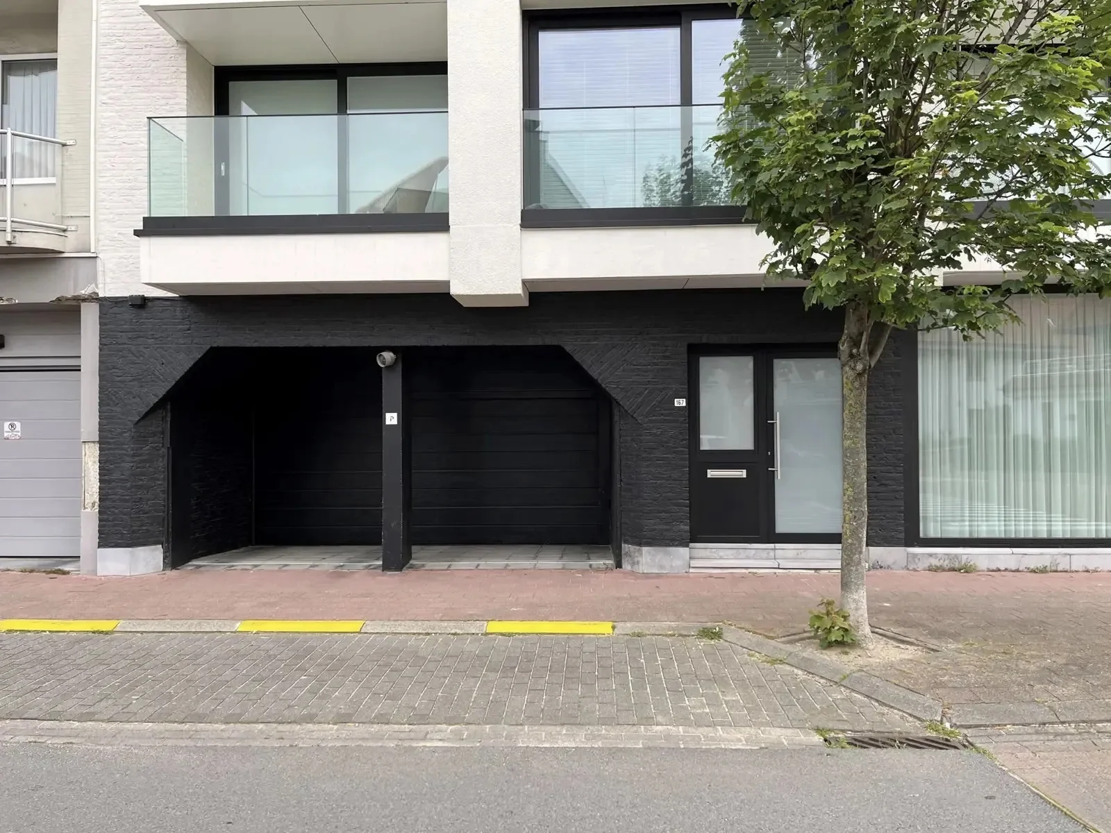 Goed bereikbare dubbele binnenstaanplaats [J. Nellenslaan - Albertstrand].