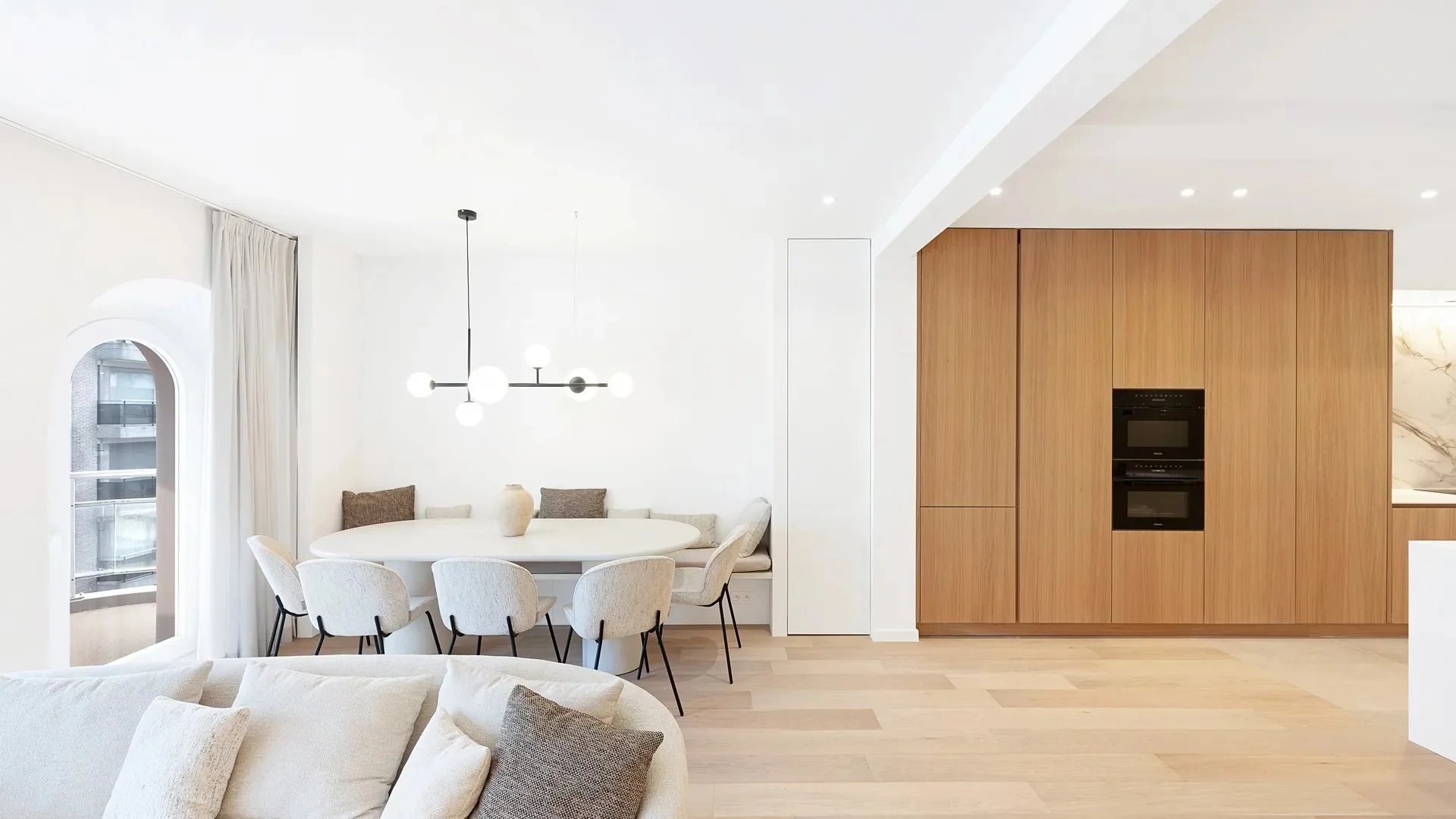 Luxueus gerenoveerd appartement met zicht op Van Bunnenplein