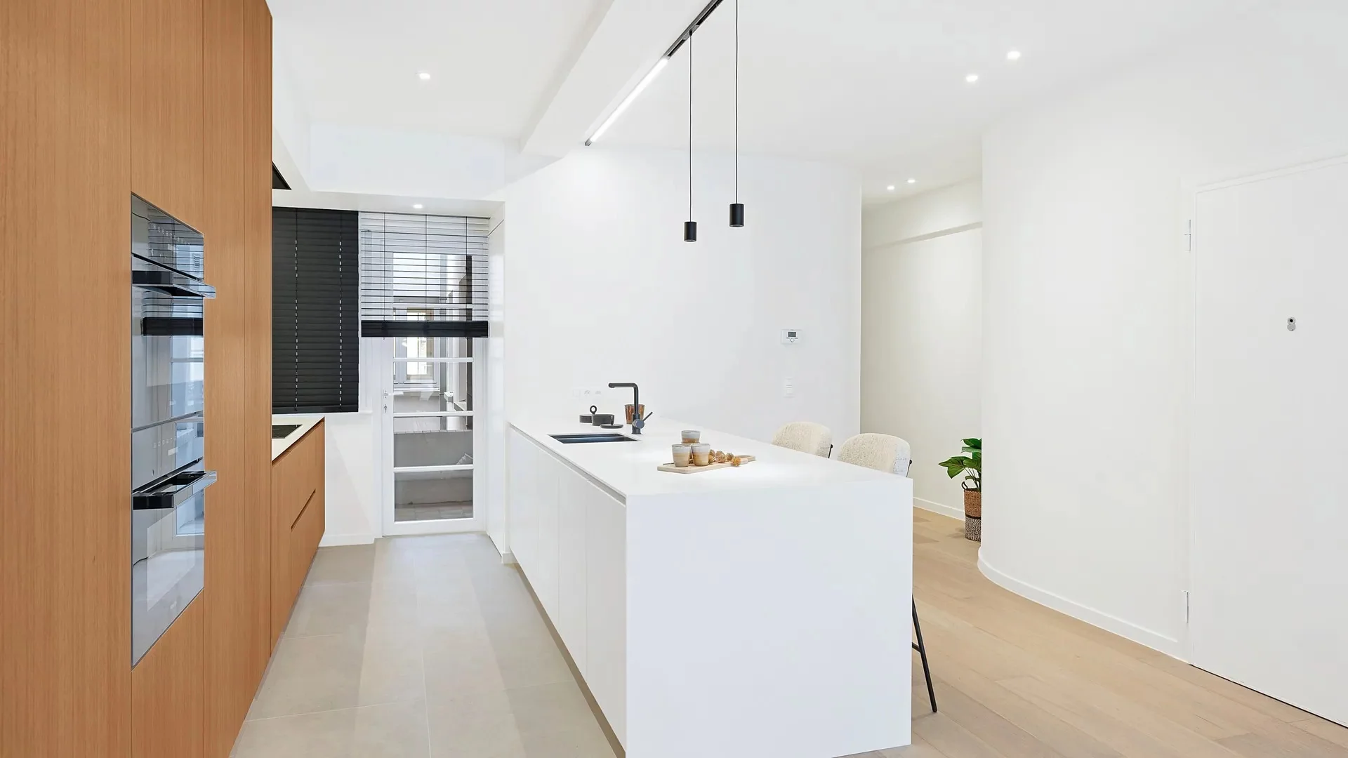 Luxueus gerenoveerd appartement met zicht op Van Bunnenplein