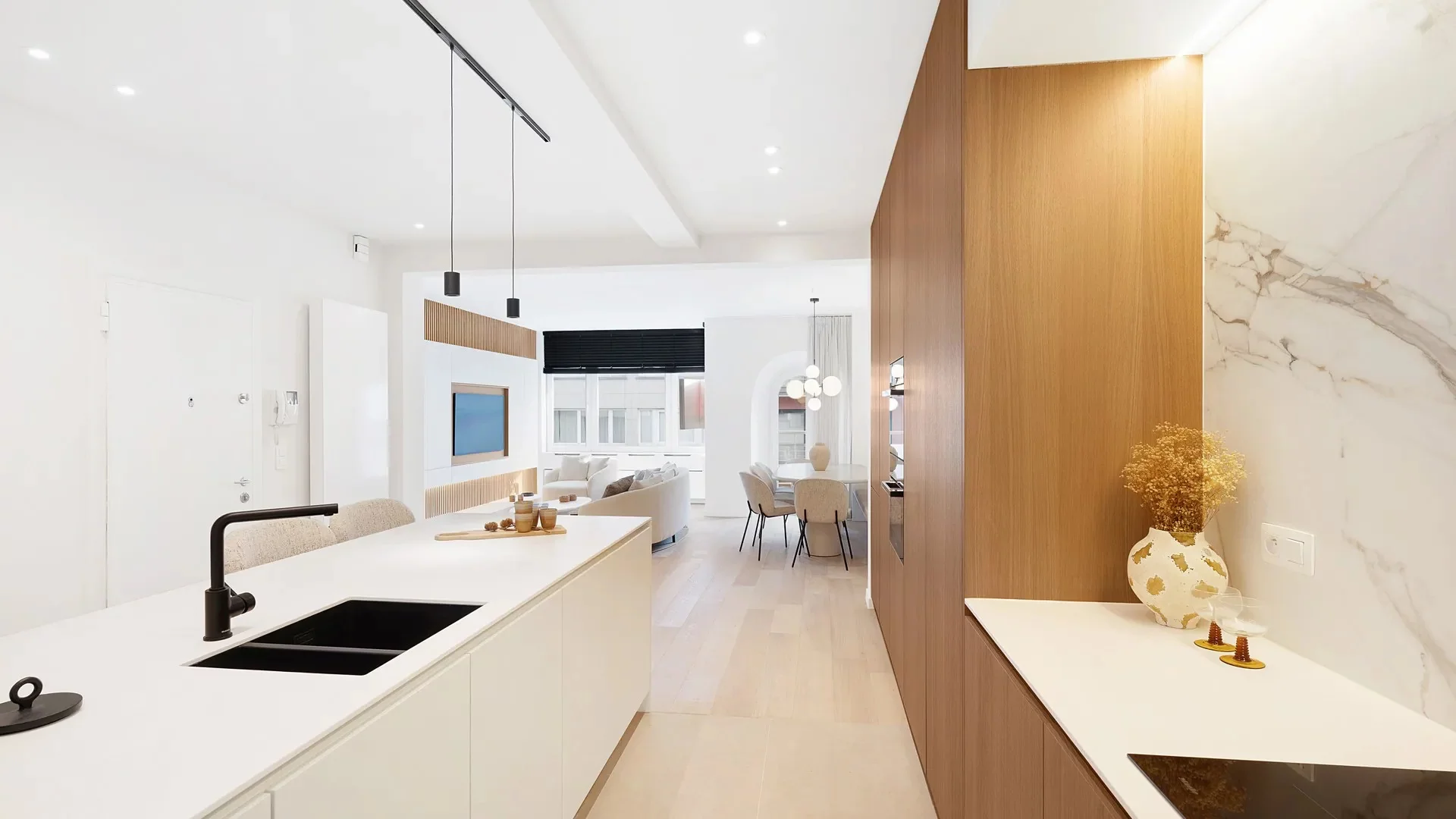 Luxueus gerenoveerd appartement met zicht op Van Bunnenplein