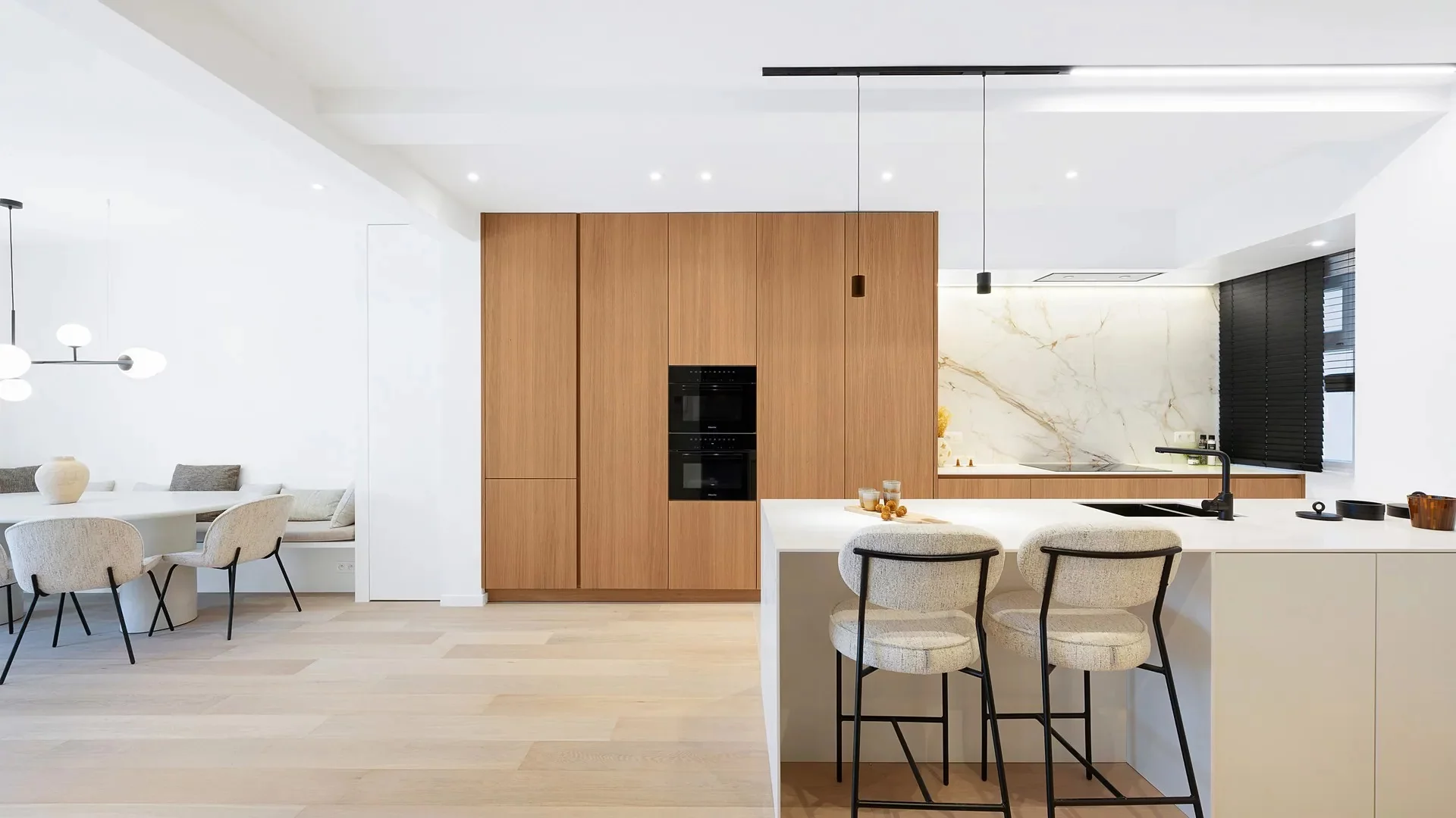 Luxueus gerenoveerd appartement met zicht op Van Bunnenplein