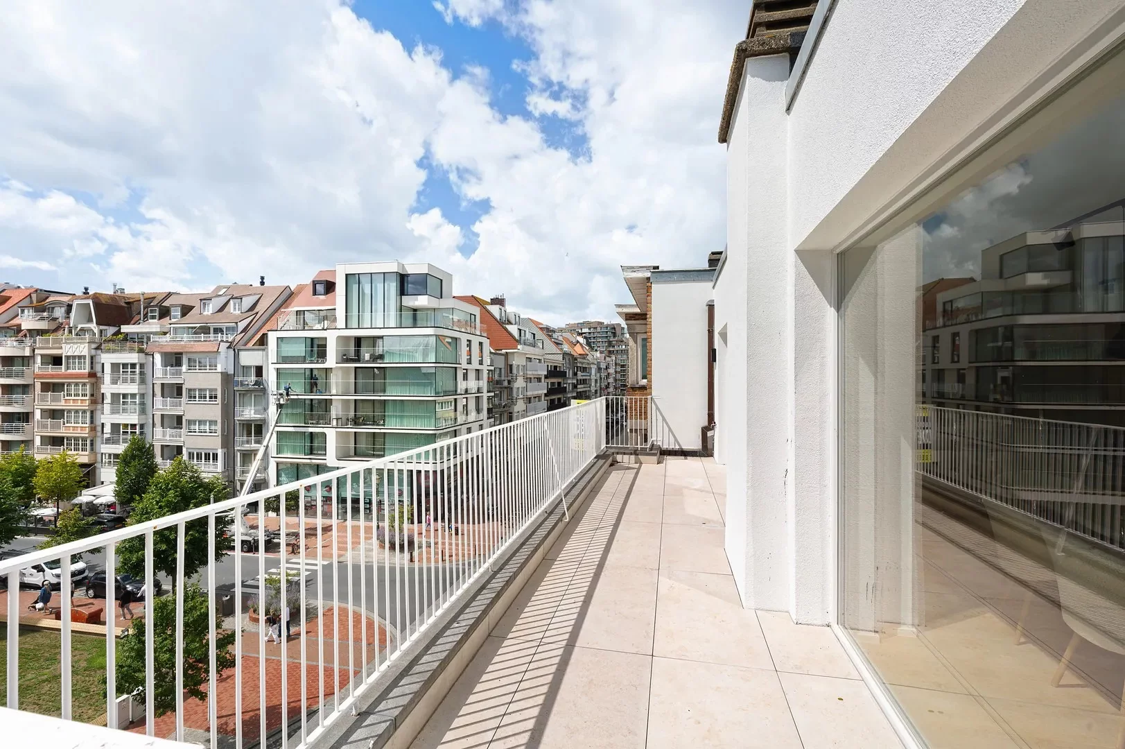 Zonnige penthouse (3 slpk) met open zicht nabij Dumortierl.