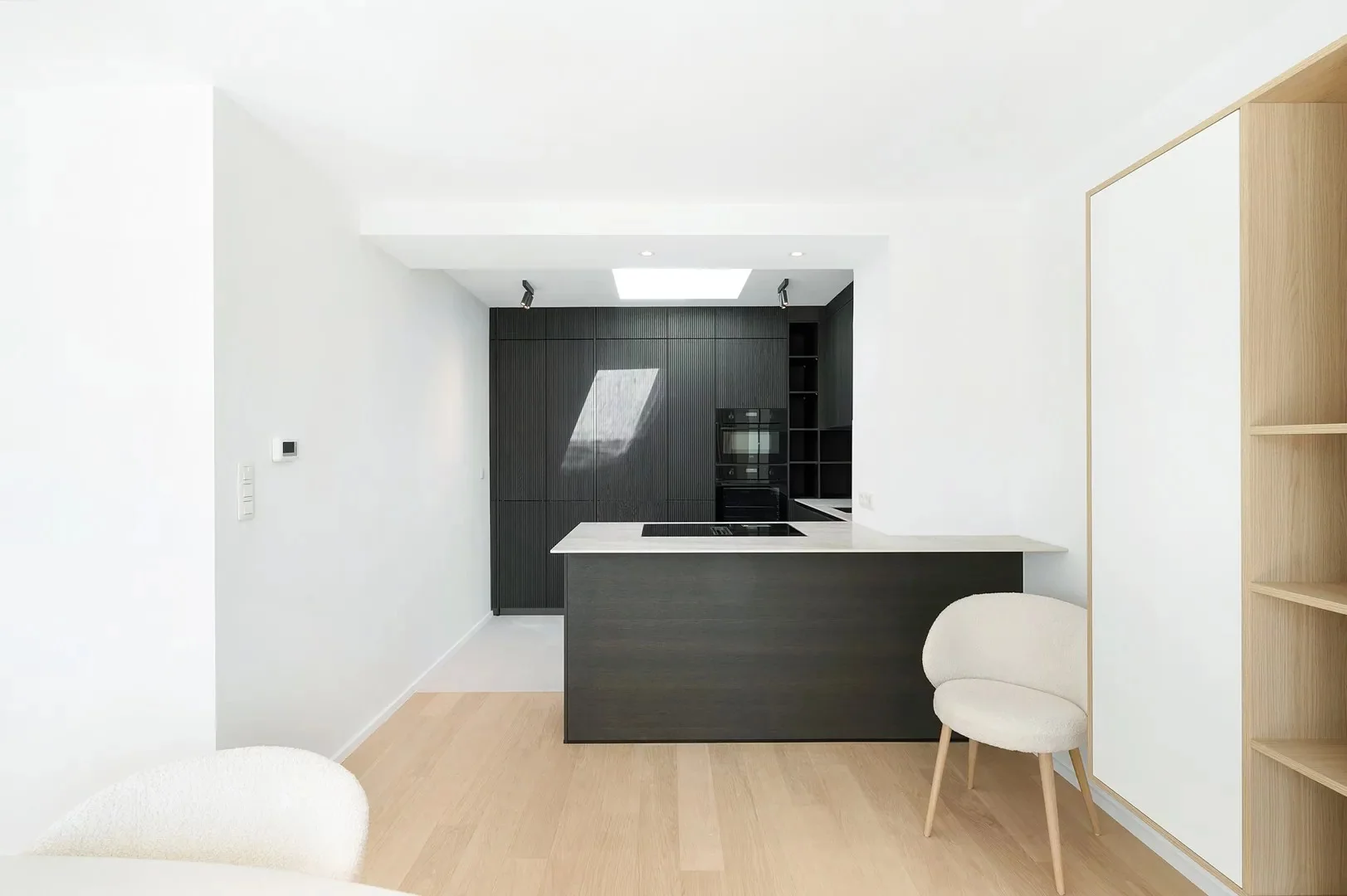 Zonnige penthouse (3 slpk) met open zicht nabij Dumortierl.
