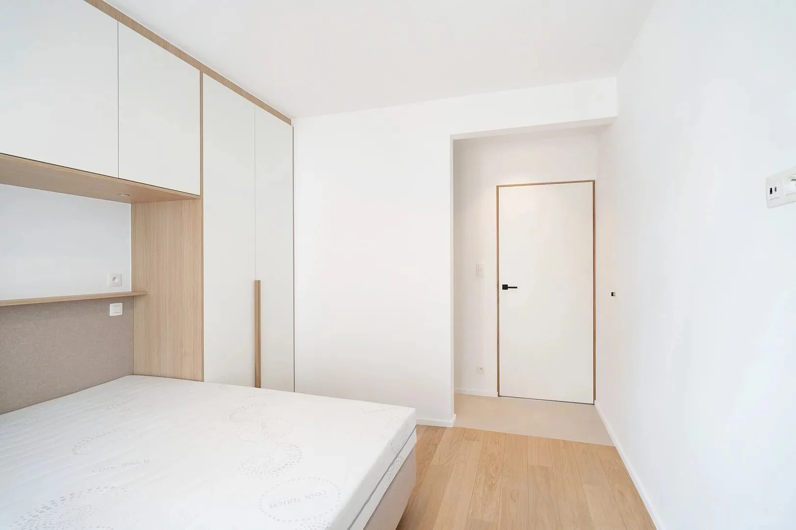 Zonnige penthouse (3 slpk) met open zicht nabij Dumortierl.
