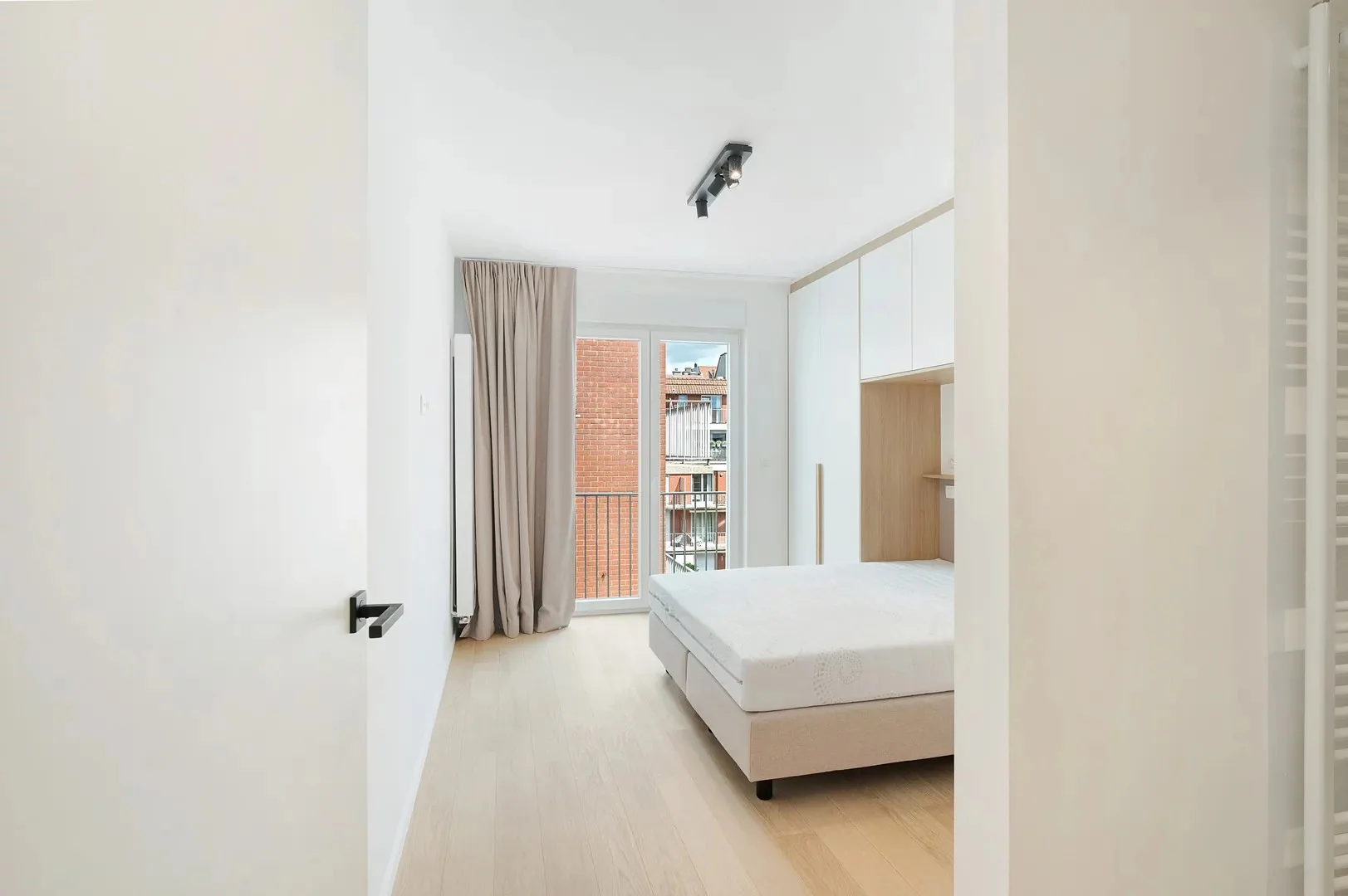 Zonnige penthouse (3 slpk) met open zicht nabij Dumortierl.
