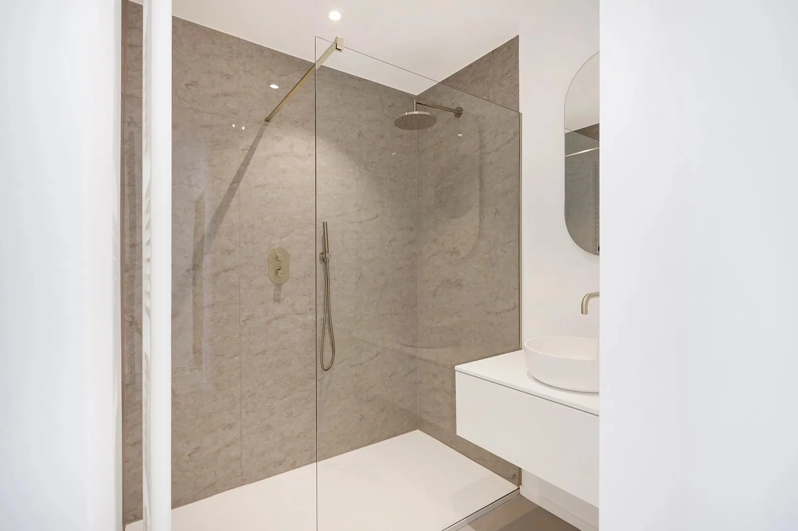Zonnige penthouse (3 slpk) met open zicht nabij Dumortierl.