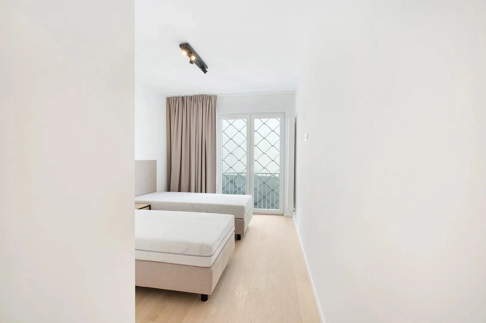 Zonnige penthouse (3 slpk) met open zicht nabij Dumortierl.