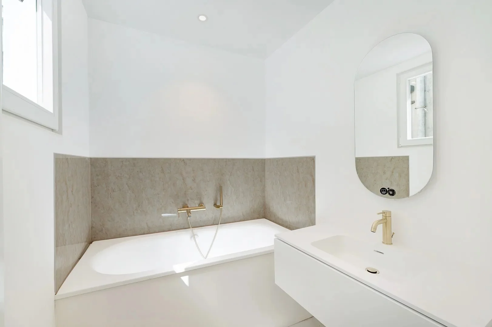 Zonnige penthouse (3 slpk) met open zicht nabij Dumortierl.