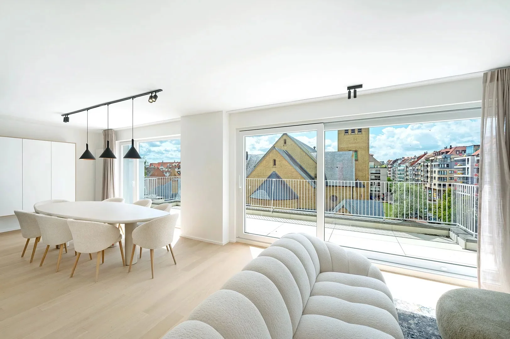 Zonnige penthouse (3 slpk) met open zicht nabij Dumortierl.