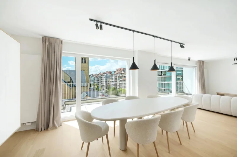 Zonnige penthouse (3 slpk) met open zicht nabij Dumortierl.