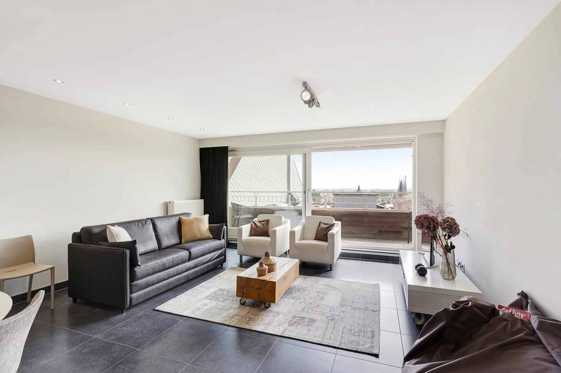 Ruim duplex-appartement en zonnig terras nabij de Zeedijk