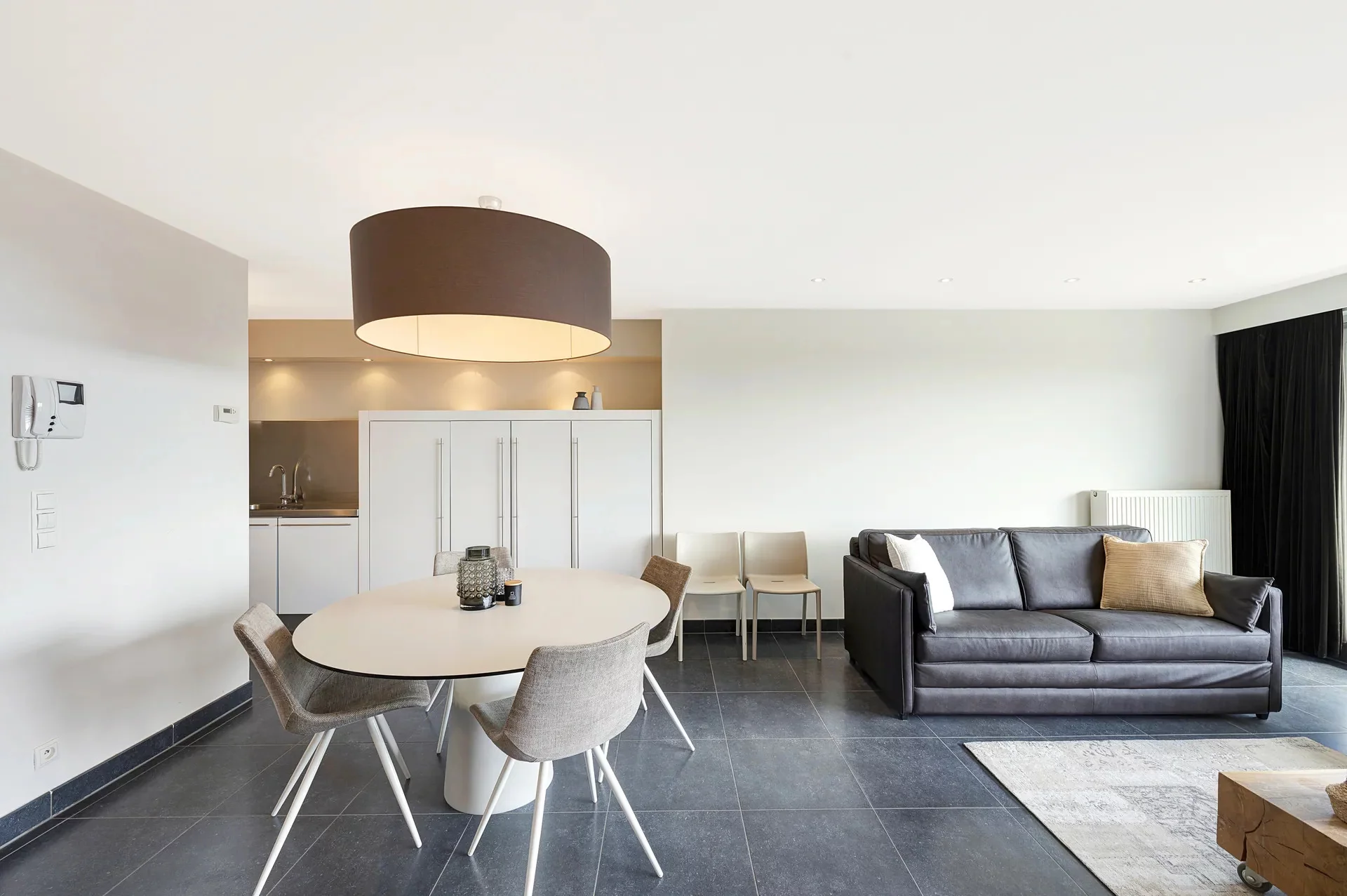 Ruim duplex-appartement en zonnig terras nabij de Zeedijk