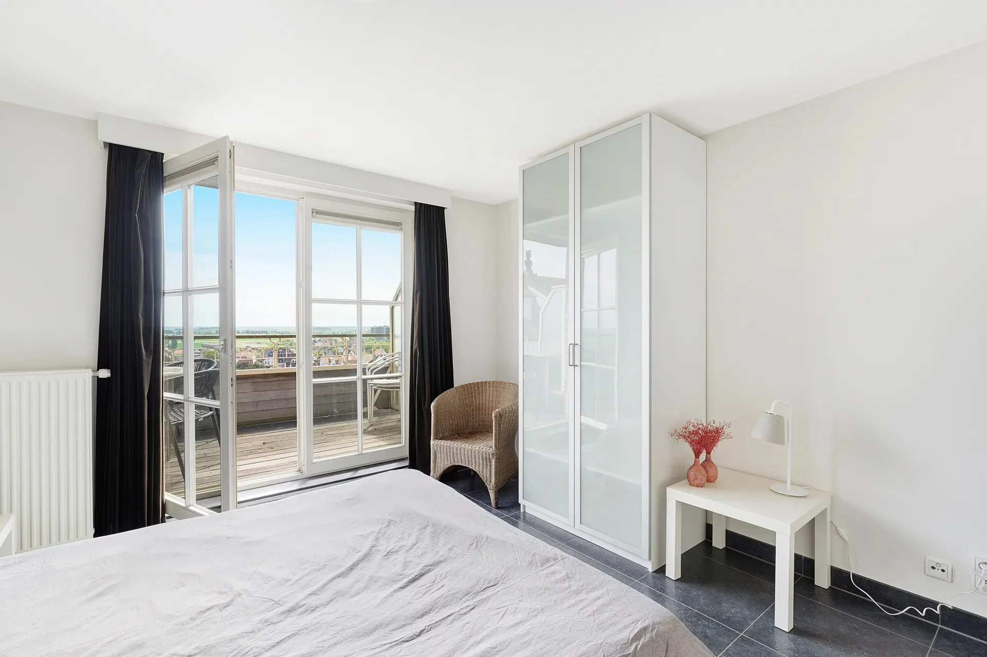 Ruim duplex-appartement en zonnig terras nabij de Zeedijk