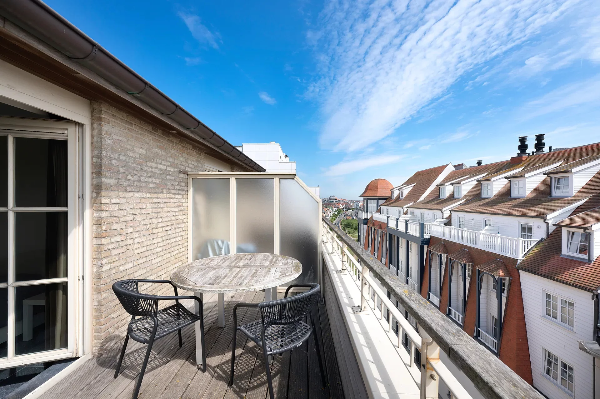 Ruim duplex-appartement en zonnig terras nabij de Zeedijk