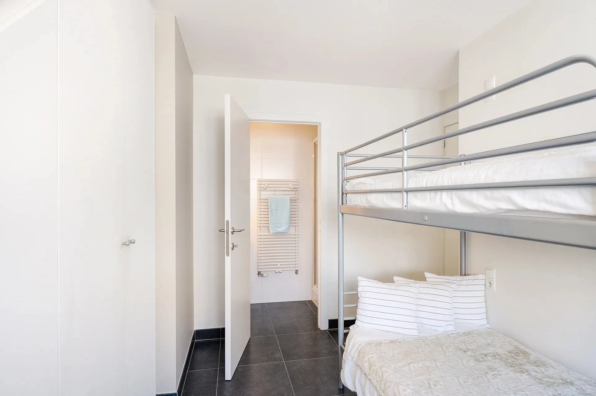 Ruim duplex-appartement en zonnig terras nabij de Zeedijk
