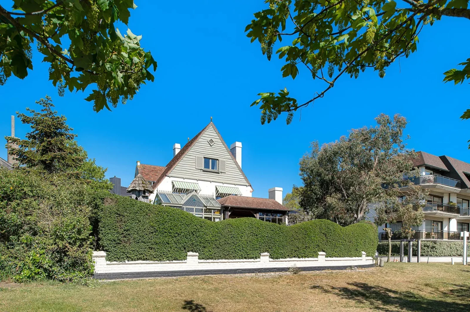 Uitzonderlijke, alleenstaande villa aan het Zegemeer [Georginapad].