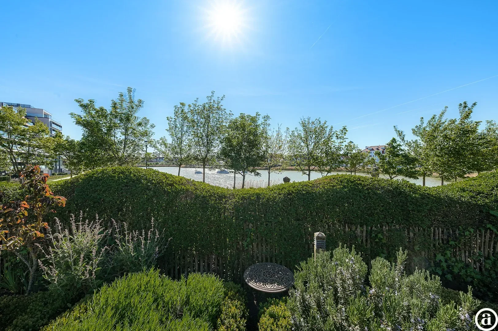 Uitzonderlijke, alleenstaande villa aan het Zegemeer.