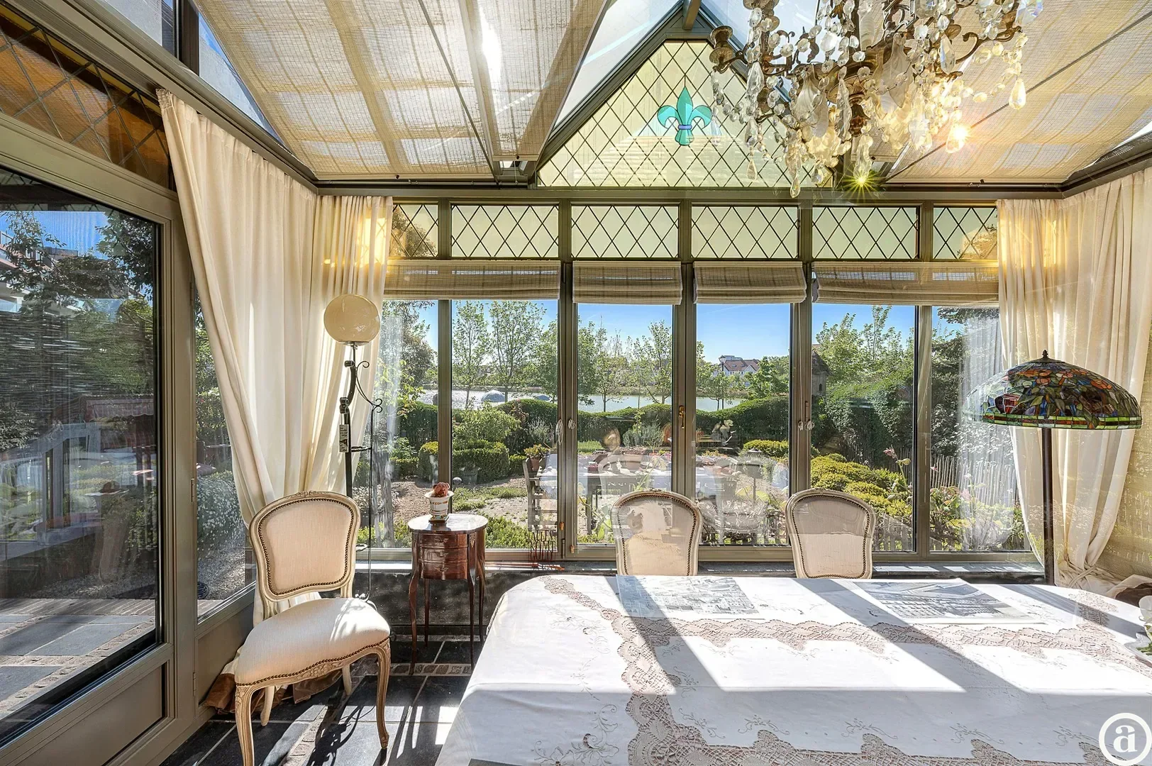 Uitzonderlijke, alleenstaande villa aan het Zegemeer.