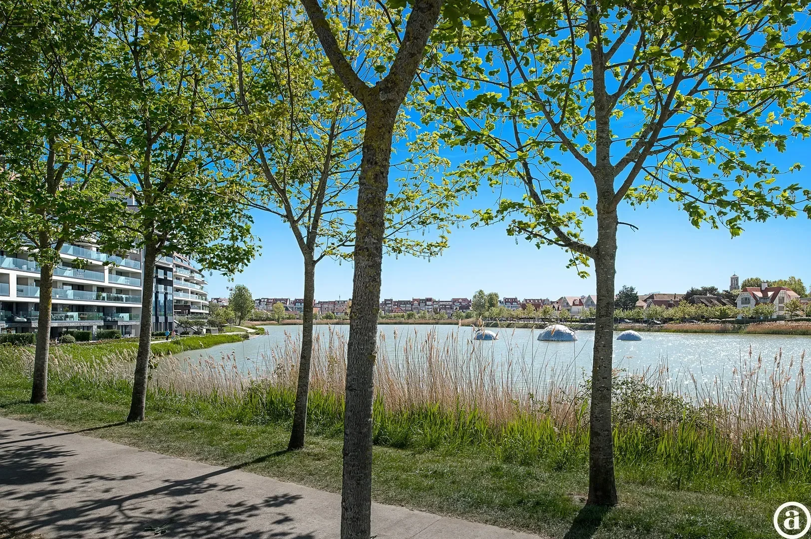 Uitzonderlijke, alleenstaande villa aan het Zegemeer.