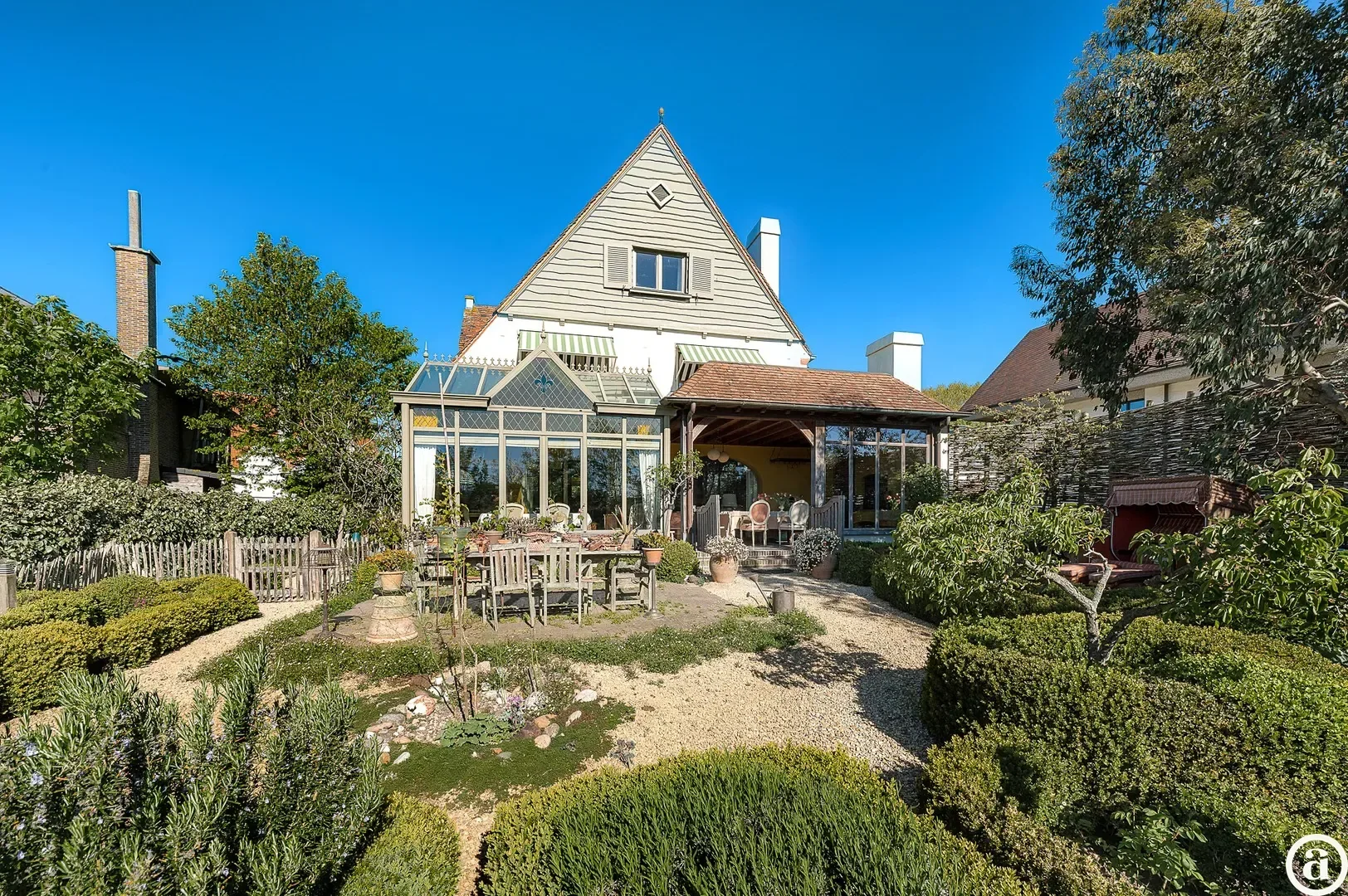 Uitzonderlijke, alleenstaande villa aan het Zegemeer.