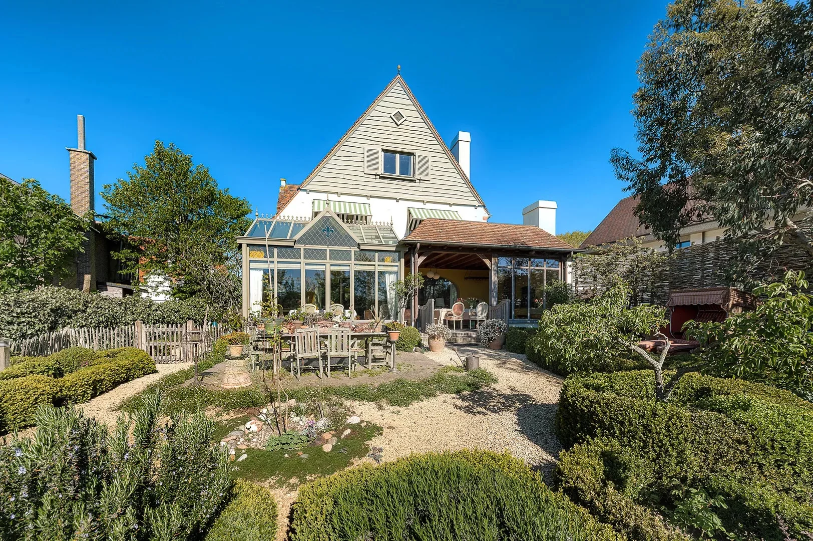 Uitzonderlijke, alleenstaande villa aan het Zegemeer [Georginapad].