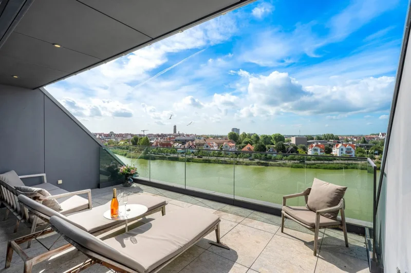 Luxueus appartement (4 slpk) met frontaal zicht op Zegemeer.