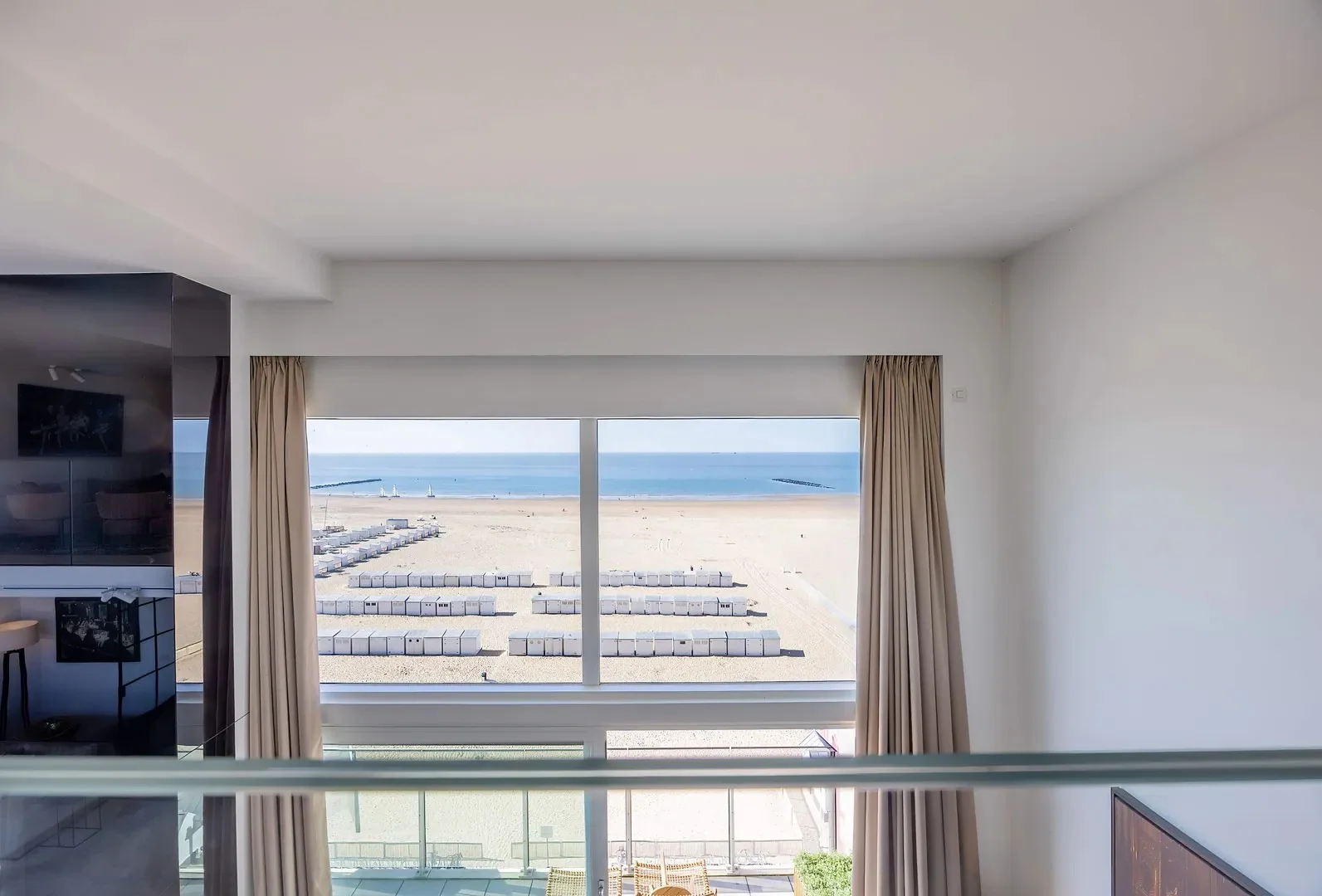 Exclusieve mezzanine met panoramisch zeezicht (406m²).