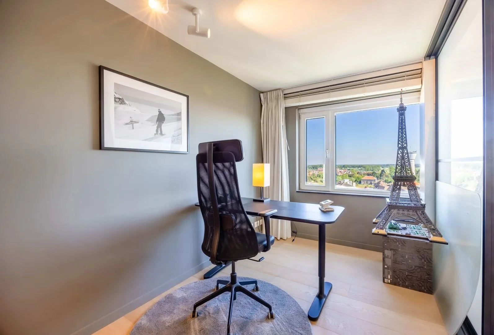 Exclusieve mezzanine met panoramisch zeezicht (406m²).