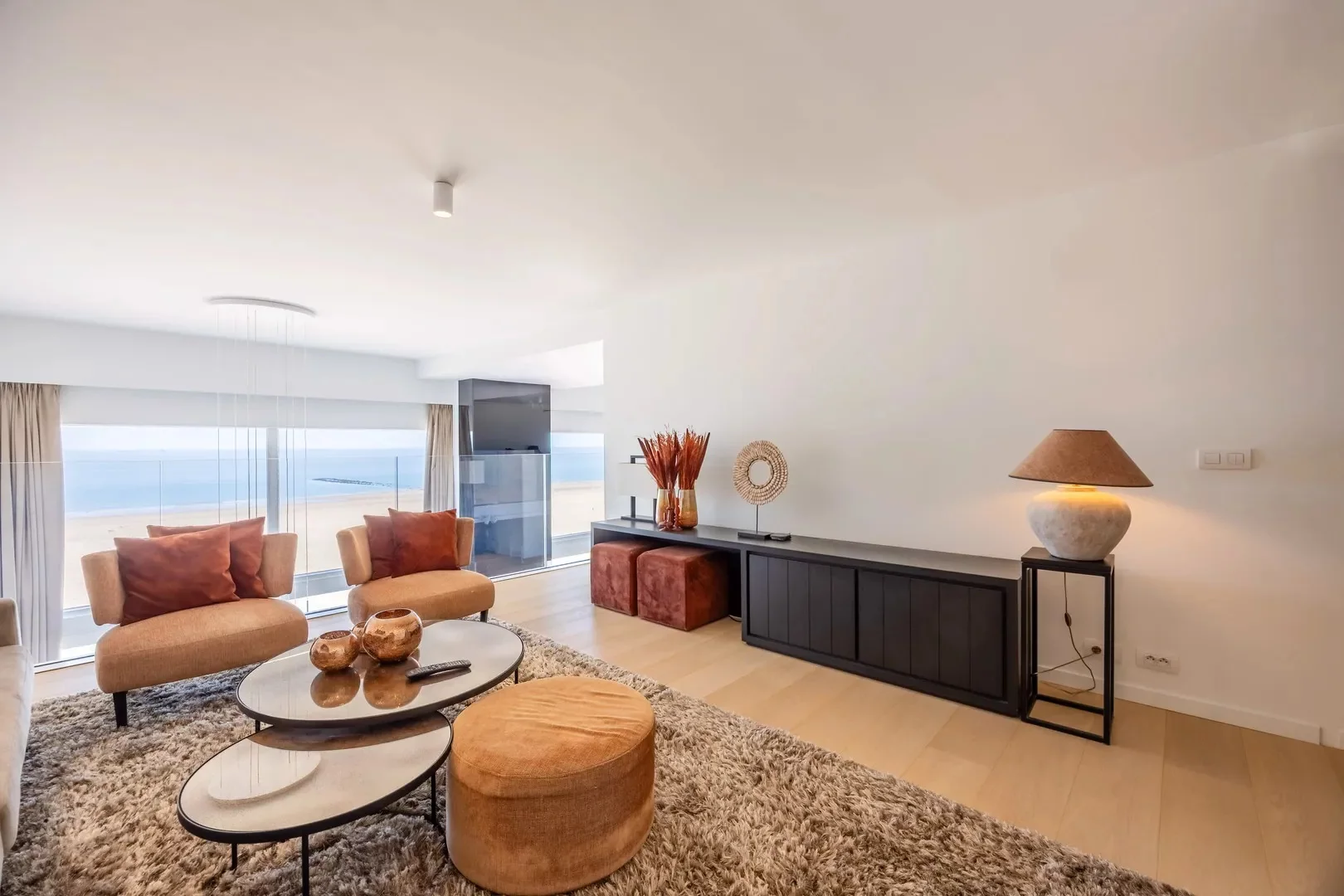 Exclusieve mezzanine met panoramisch zeezicht (406m²).