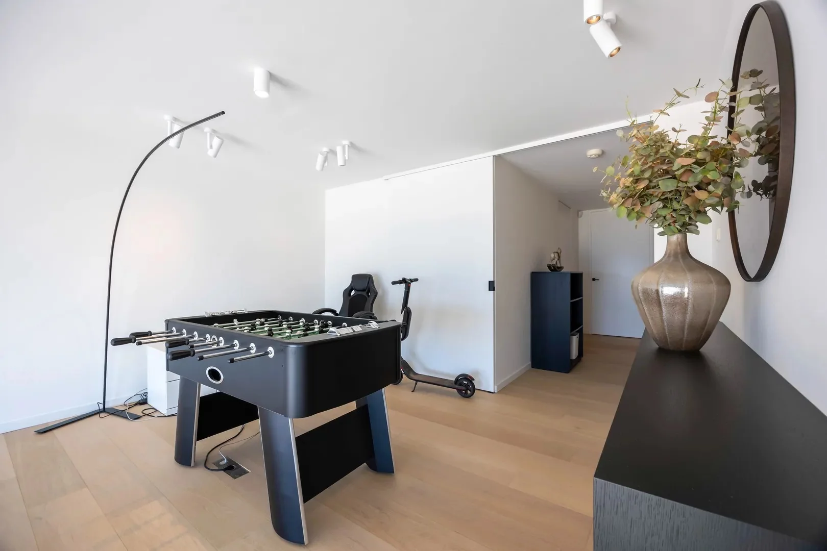 Exclusieve mezzanine met panoramisch zeezicht (406m²).