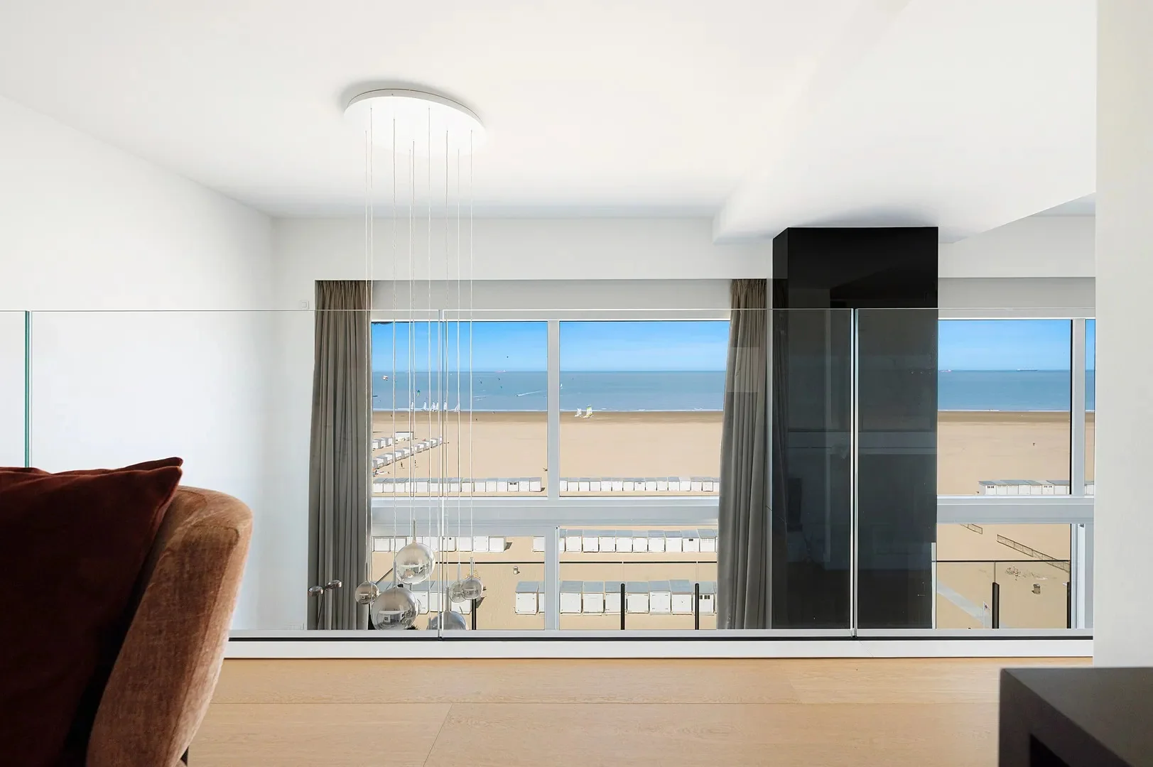 Exclusieve mezzanine met panoramisch zeezicht (406m²).