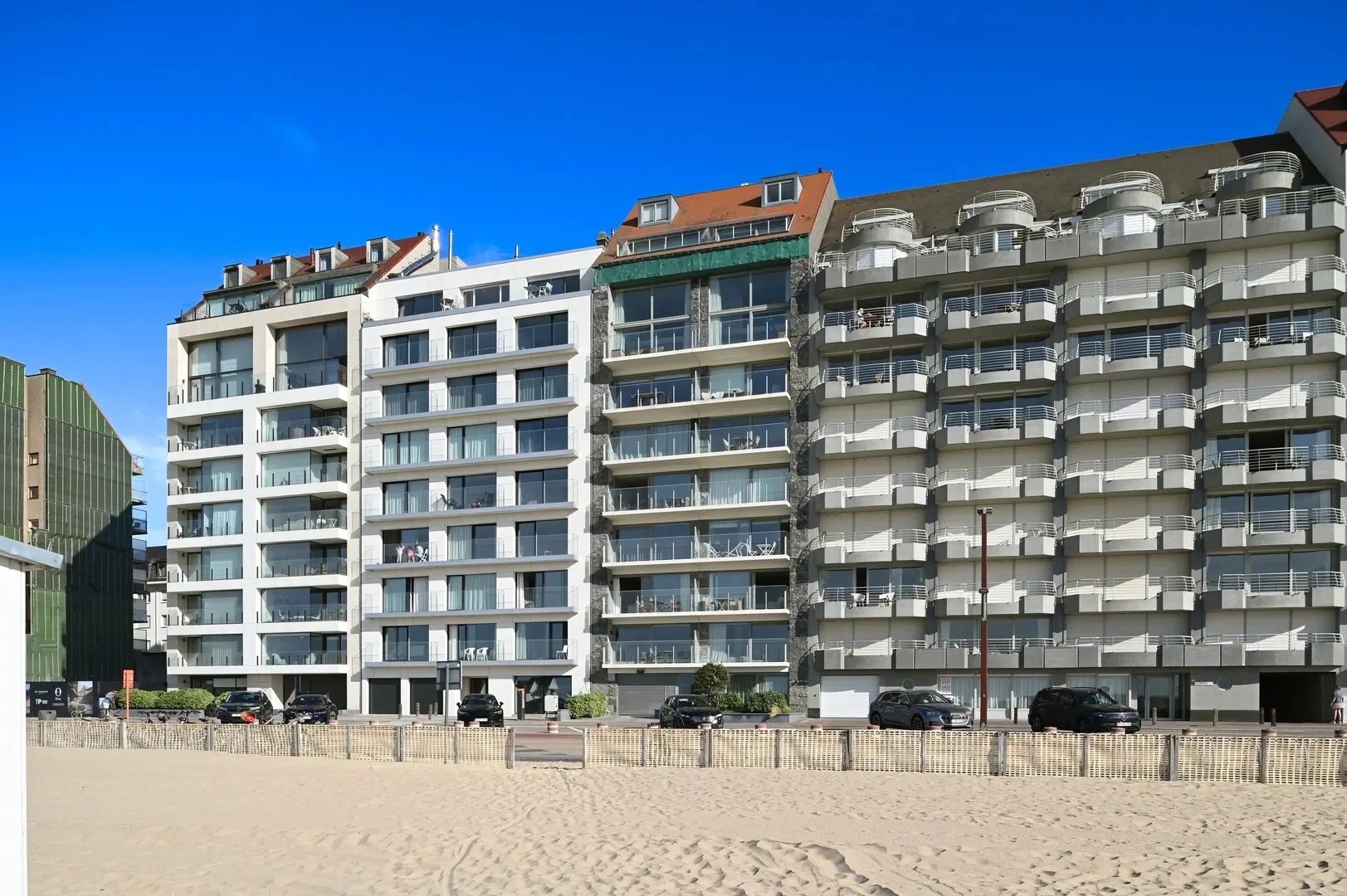 Exclusieve mezzanine met panoramisch zeezicht (406m²).
