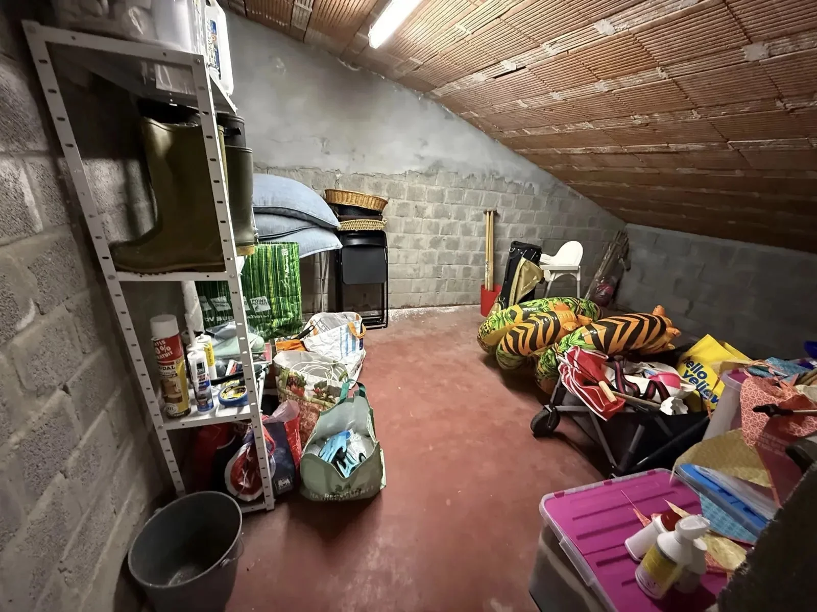 Dubbele garagebox met ruime berging aan, kortbij Rubensplein
