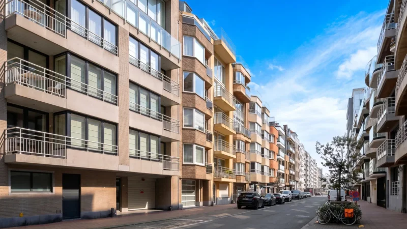 Dubbele garagebox met ruime berging aan, kortbij Rubensplein