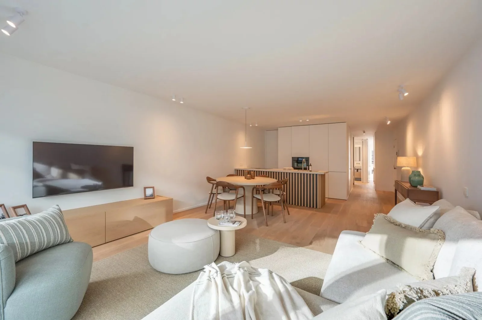 Gerenoveerd 3-slaapkamerappartement, ideaal gelegen aan de Kustlaan.