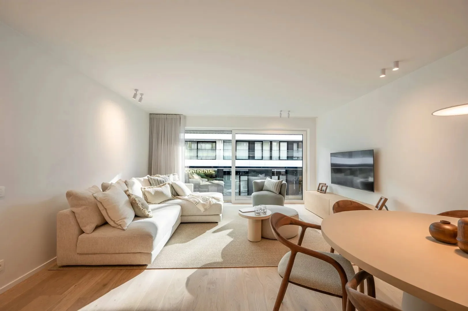 Gerenoveerd 3-slaapkamerappartement, ideaal gelegen aan de Kustlaan.