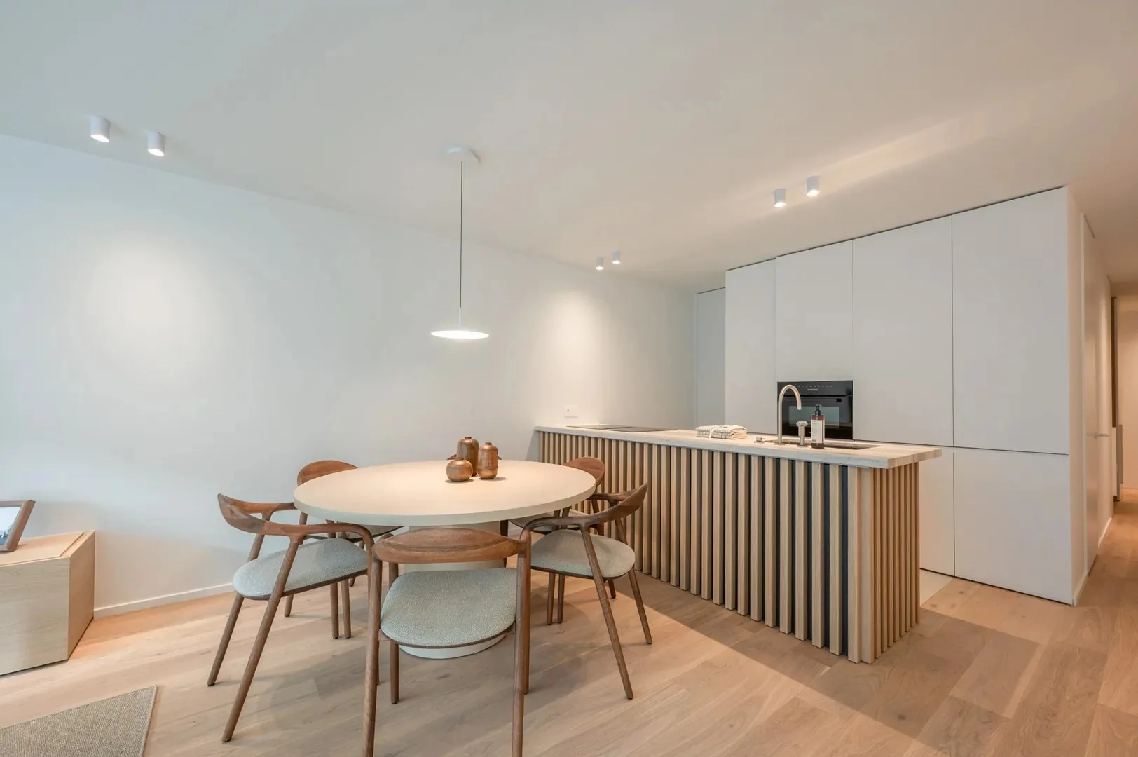 Gerenoveerd 3-slaapkamerappartement, ideaal gelegen aan de Kustlaan.